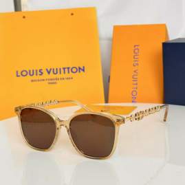 Picture of Louis Vuitton Sunglasses _SKUfw79339244fw